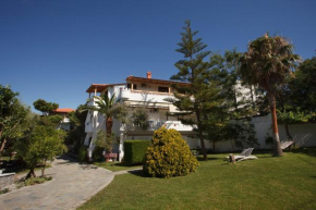 Отель Castello Apartments & Studios  Миртиос